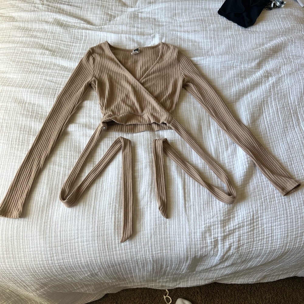 Windsor size small tan crossover tie, long sleeve